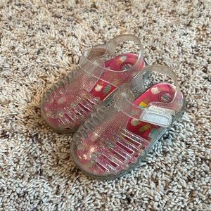 Toddler girl’s jelly sandals size 5